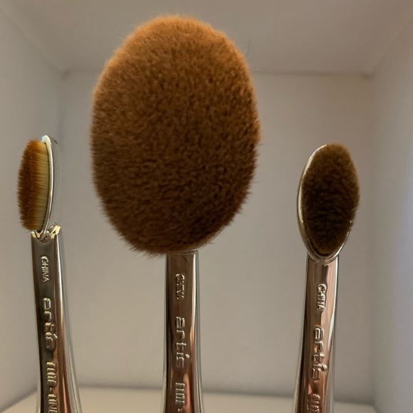 Gently USED Artis 3 piece Makeup Brushes - Picture 6 of 10